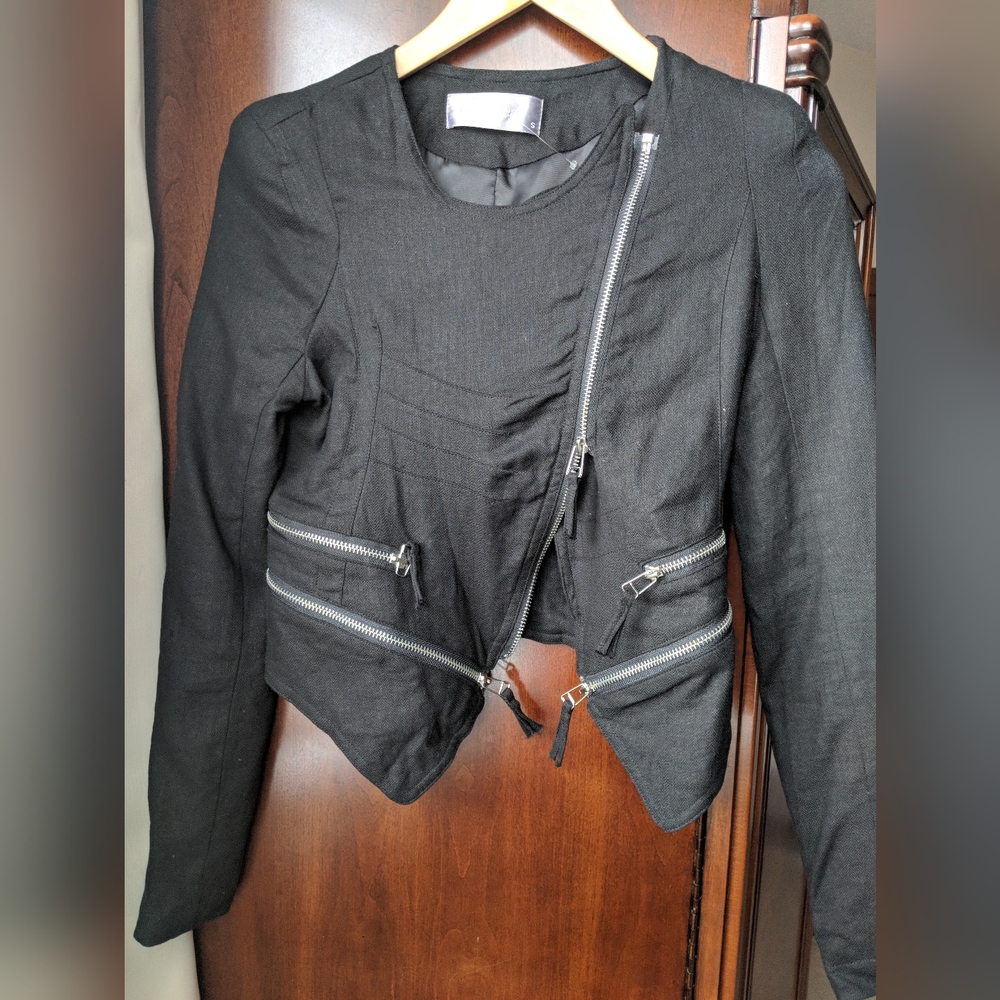 Women's Linen Lined Jacket w/ Zipper Details